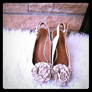 Flower wedge sandals